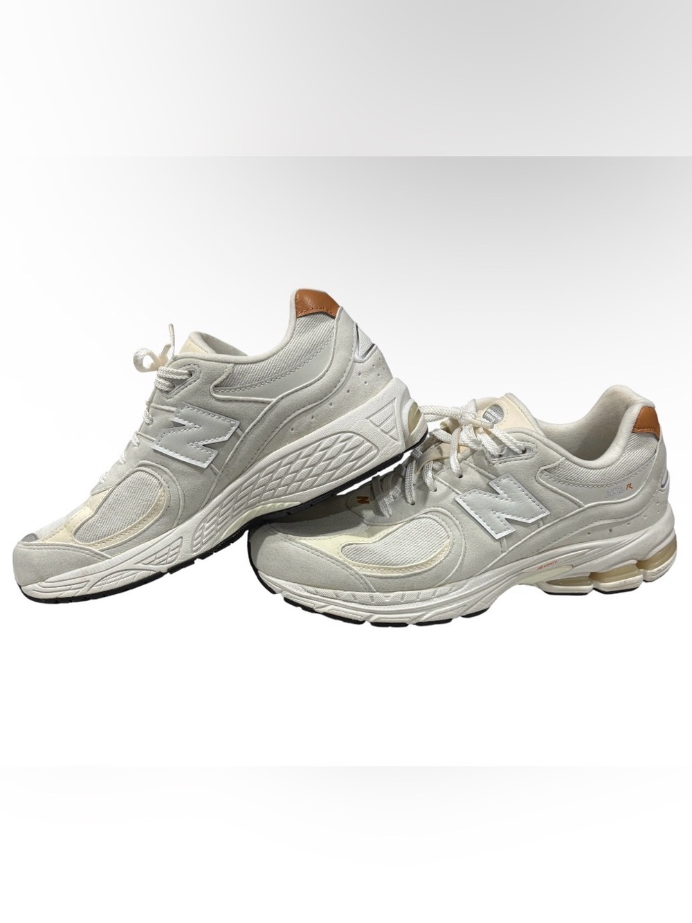 New Balance Off-White/Cream Sneakers with Tan Heel Tab - Picture 1 of 10